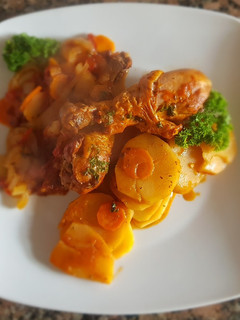 Una foto de Muslo de pollo a la cazuela. #1receta1arból