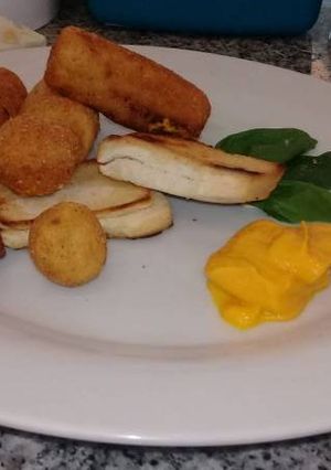 Una foto de Croquetas verdes rellenos con papas Anna