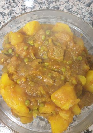 Una foto de Patatas guisadas con carne 🥩 de tenera