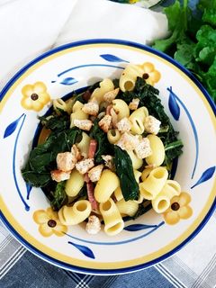 Foto di Pasta alle cime di rapa, speck e briciole croccanti