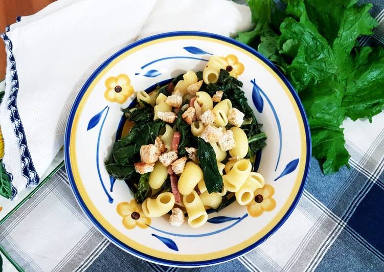 Pasta alle cime di rapa, speck e briciole croccanti