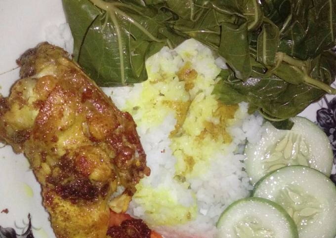 Ayam Goreng Royco Bumbu Komplit plus Lalapan