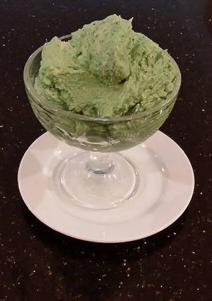 A picture of Pistachio Cream Frosting and Filling.