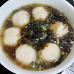 Sup bakso ikan dengan rumput laut (Chinese dried seaweed)