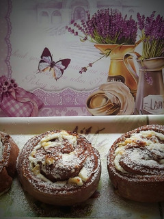 PUHA, FOSZLÓS TÚRÓ RUDI CSIGA – FEHÉRCSOKIVAL 🐌🍫 recept fotója