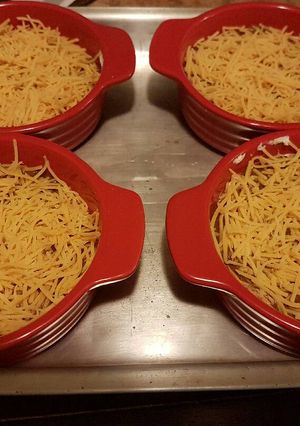 A picture of Chili cheese dip.