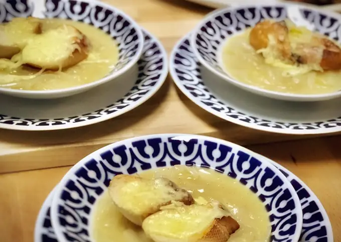 Pasos sencillos para Hacer  Cena francesa: Sopa de cebolla &amp;amp; Cordon bleu