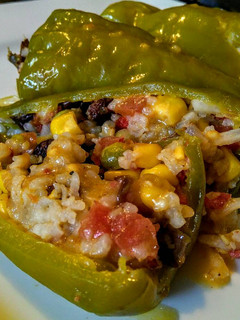 Una foto de PIMIENTOS Rellenos con Arroz de ayer y otras cosas...!