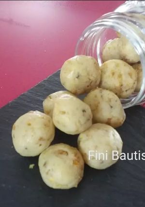 Una foto de Bolitas de chocolate blanco y kikos