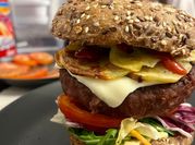 Una foto di hamburger con lo zucchero