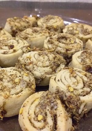 A picture of Spicy garlic swirls bread.