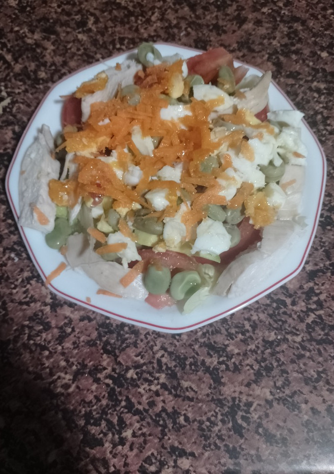 Una foto de Ensalada de Habas y Pollo