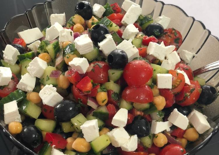 Easiest Way to Prepare Tasty Salade de pois chiches à la grecque