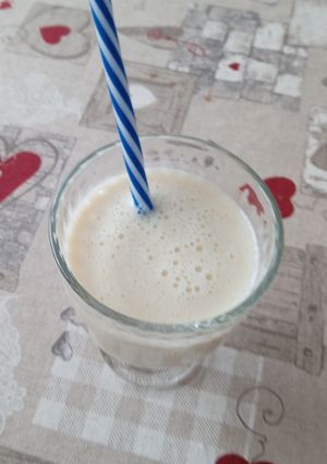 A picture of Easy simple banana smoothie.