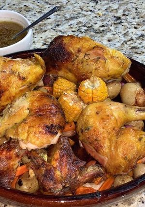 Una foto de Pollo sentado a la mediterránea