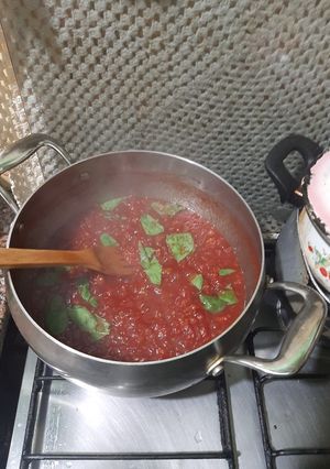 Una foto de Mermelada de tomate, albahaca y canela