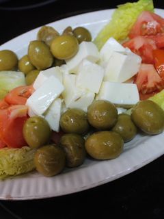 Una foto de Ensalada de tomate y queso