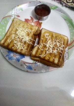 ચીઝ સેન્ડવીચ (Cheese Sandwich Recipe In Gujarati) રેસીપી મુખ્ય ફોટો