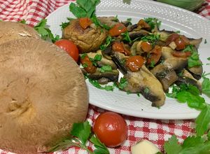 Foto di Funghi Portobello bruni trifolati