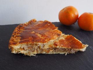 Galette des Rois à la frangipane et aux pommes caramélisées
