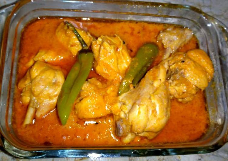 Achari chicken curry