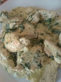 Una foto de Pollo con salsa parmesano