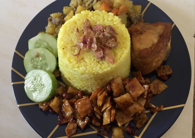 Resep Nasi kuning magic com oleh marissa intan - Cookpad