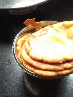 बबरु (मीठी पूरी) (Babru/meethi Puri recipe in Hindi) रेसिपी मुख्य फोटो