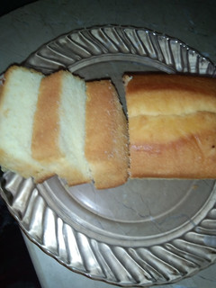 A picture of Lemon pound cake.
