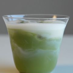 A picture of How to Make a Café-Style Creamy Matcha Latte 🍵☁️.