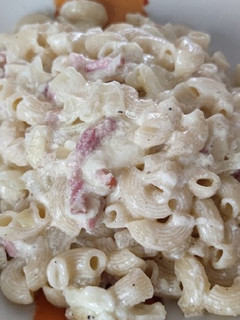 Una foto de Macarrones a la carbonara