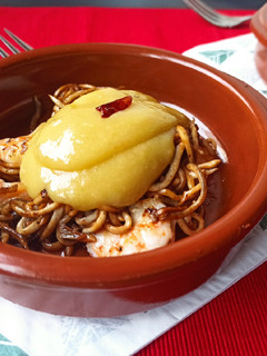 Una foto de Langostinos al cava con gulas y pil pil