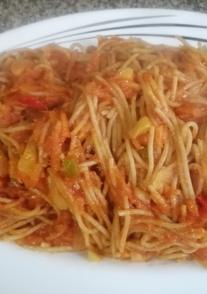Una foto de Espagueti integral con verduras
