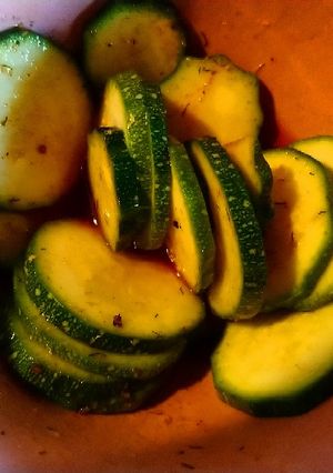 Une photo de Salade de courgette marinée
