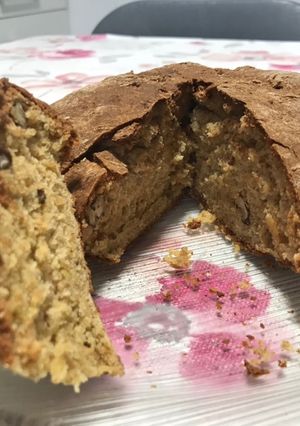 Una foto de Pan de soda irlandés con nueces y aceite de oliva