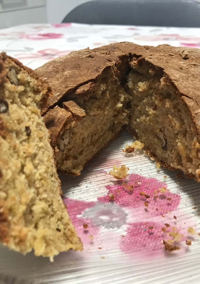 Una foto de Pan de soda irlandés con nueces y aceite de oliva