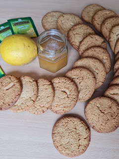 Una foto de Galletas de miel y limón 🍯 🍋