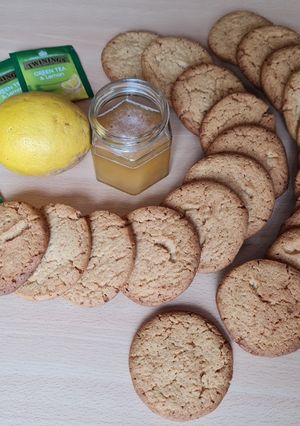 Una foto de Galletas de miel y limón 🍯 🍋
