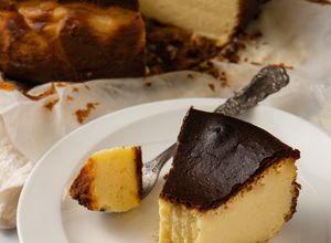 Hình của món Bánh Phô Mai Cháy vị Chanh - Lemon Burnt Basque Cheesecake.