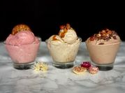 Una foto de helado de vainilla sin nata