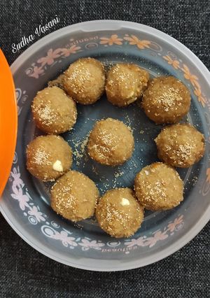 ચૂરમાં ના લાડુ (Churma's Ladoo recipe in Gujarati) રેસીપી મુખ્ય ફોટો