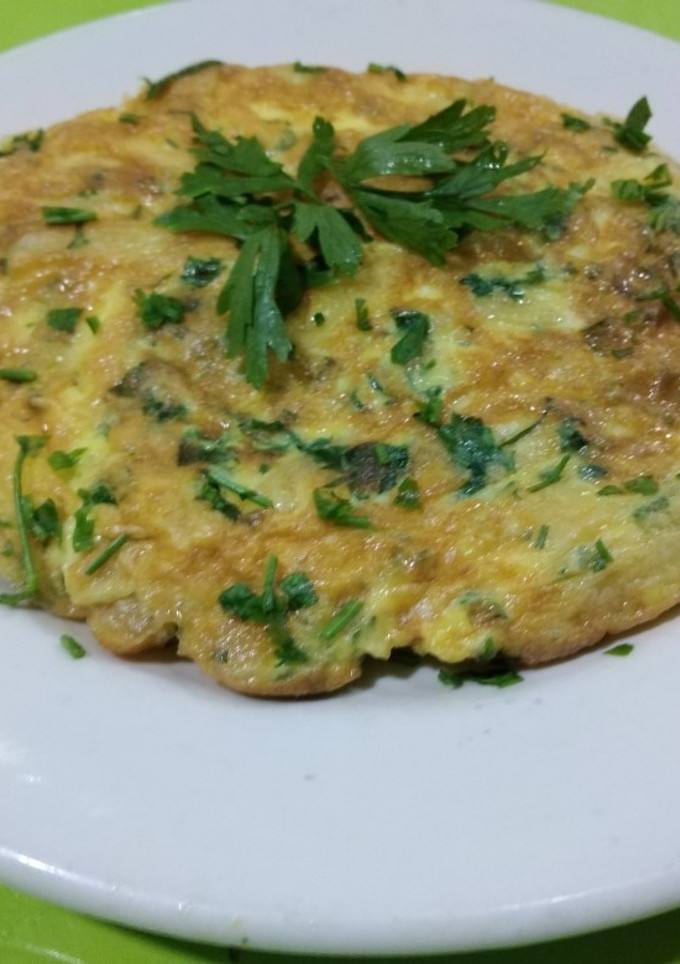 صورة لوصفة فريت اوملت بالمعدنوس 🥚🍟☘️