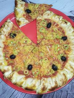 صورة لوصفة بيتزا🤫 بجوانب محشية 🍕
