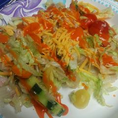 A picture of Salad with Ham and Avocado.