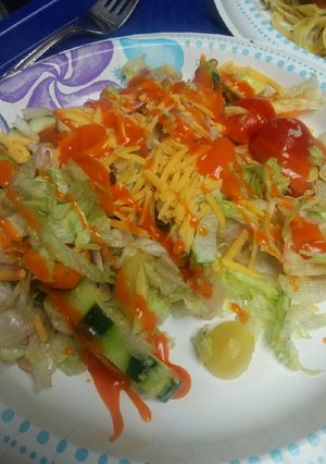 A picture of Salad with Ham and Avocado.