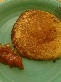 Una foto de Hot cakes, pancakes con manzana. ॐ