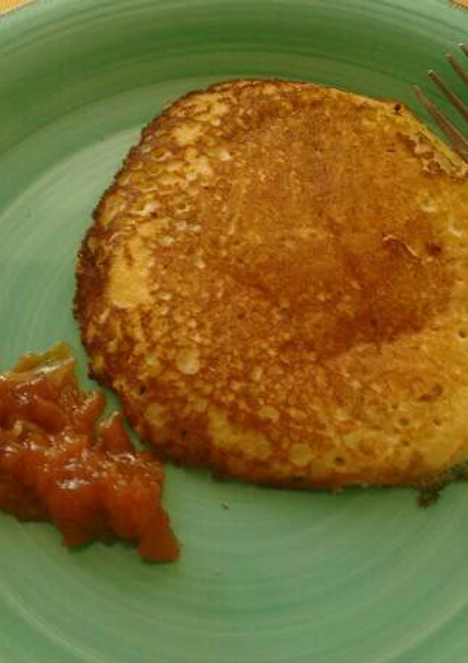Una foto de Hot cakes, pancakes con manzana. ॐ