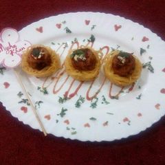 A picture of Spaghetti Cupcakes with Meatball.