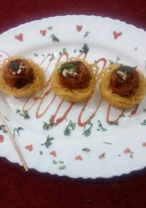A picture of Spaghetti Cupcakes with Meatball.