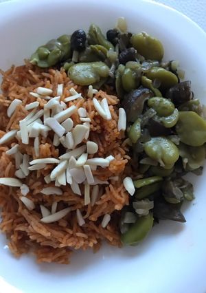صورة لوصفة الرز الأحمر بالطماطم و حمسة الفول الأخضر و المشروم